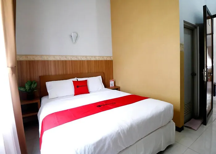 RedDoorz Plus Near Undip Tembalang