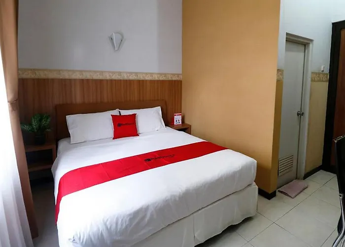 RedDoorz Plus Near Undip Tembalang